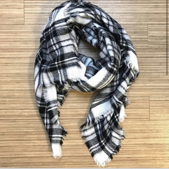 ModCloth black and white plaid blanket scarf - Picture 2 of 5